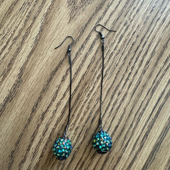 Set of 3 beaded items - Pair of Long Dangle Earrings and 2 Stretchy Rinsgs - Picture 5 of 5